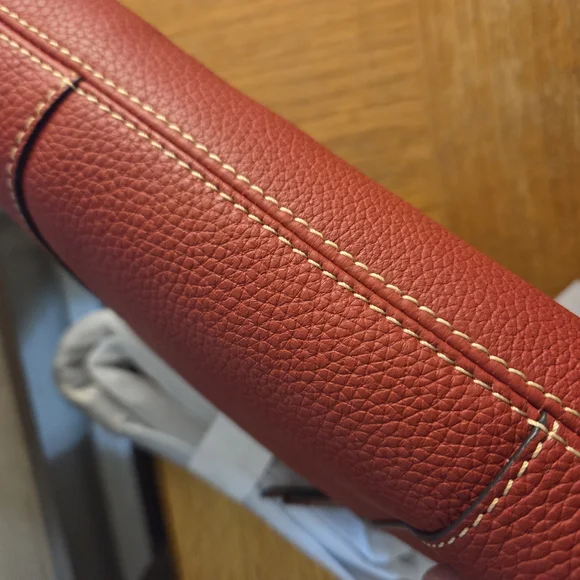 Dooney & Bourke Red Leather Crossbody Bag..discounted Shipping - Picture 4 of 7